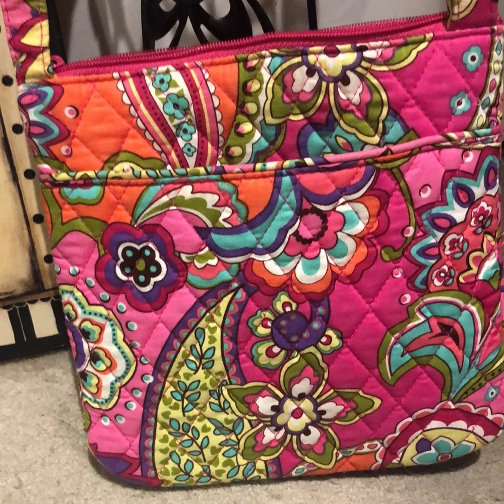 Vera Bradley  Cross body has zipper/pouches.approximately 8 1/2 x 9” - Picture 2 of 5